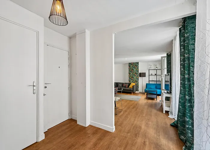 1 Bedroom Near Eiffel Tower * Paris