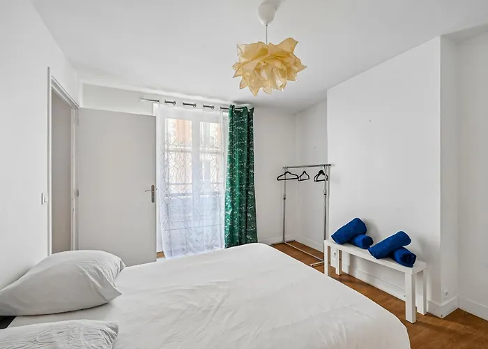 1 Bedroom Near Eiffel Tower Paris