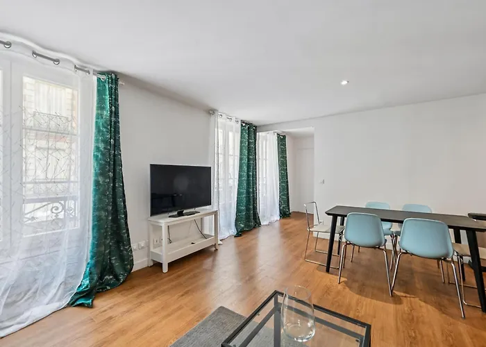 1 Bedroom Near Eiffel Tower Paris