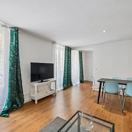 1 Bedroom Near Eiffel Tower פריז